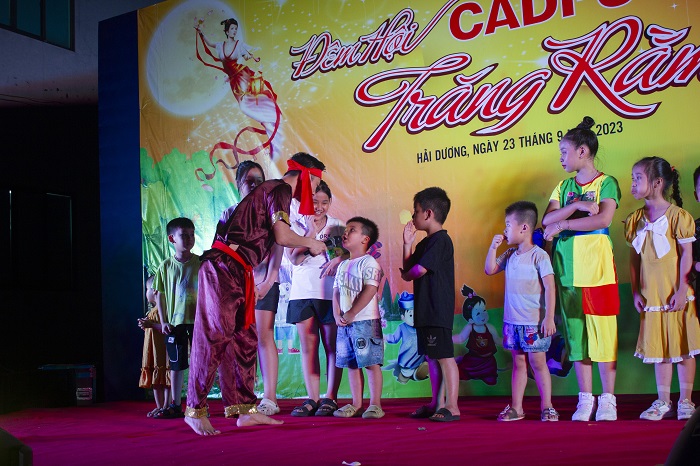 Hàng trăm em nhỏ CADI-SUN Hải Dương vui hội trăng Rằm